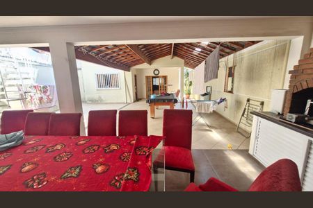 Casa à venda com 4 quartos, 450m² em Vila Augusta, Guarulhos
