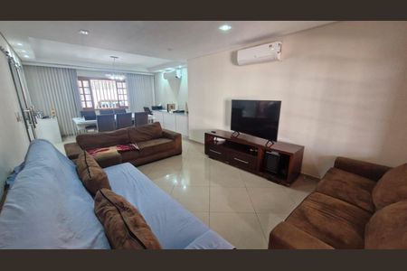 Casa à venda com 4 quartos, 450m² em Vila Augusta, Guarulhos