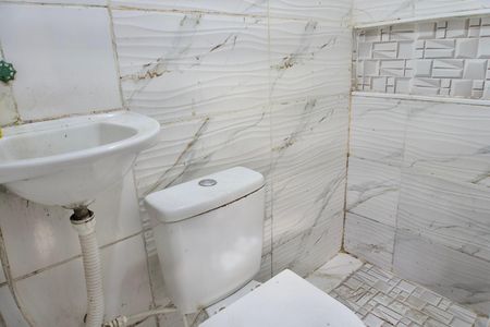 Banheiro de kitnet/studio para alugar com 1 quarto, 20m² em Parque Pedro Ii, Belo Horizonte