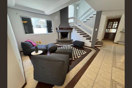 Casa para alugar com 311m², 3 quartos e sem vaga Casa para alugar com 311m², 3 quartos e sem vagaSala
