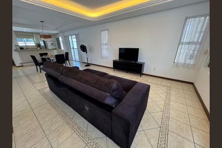 Casa para alugar com 311m², 3 quartos e sem vaga Casa para alugar com 311m², 3 quartos e sem vagaSala