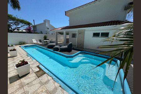 Casa para alugar com 311m², 3 quartos e sem vaga