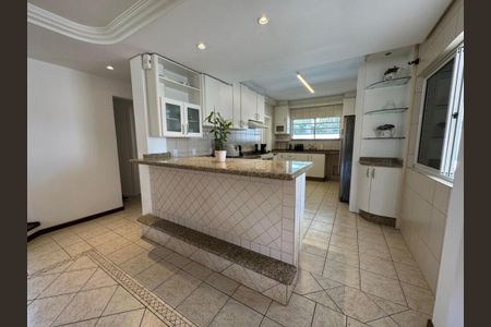 Casa para alugar com 311m², 3 quartos e sem vaga Casa para alugar com 311m², 3 quartos e sem vagaSala