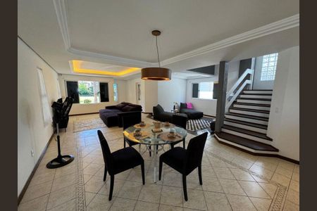 Casa para alugar com 311m², 3 quartos e sem vaga Casa para alugar com 311m², 3 quartos e sem vagaSala