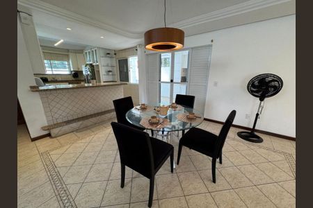 Casa para alugar com 311m², 3 quartos e sem vaga Casa para alugar com 311m², 3 quartos e sem vagaSala