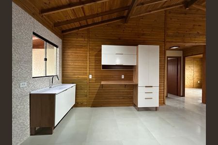 Casa para alugar com 70m², 2 quartos e 2 vagas Casa para alugar com 70m², 2 quartos e 2 vagasCozinha