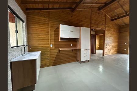 Cozinha de casa para alugar com 2 quartos, 70m² em Carianos, Florianópolis