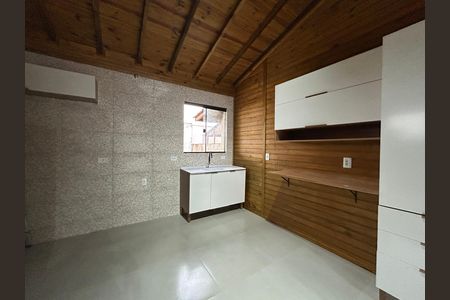 Cozinha de casa para alugar com 2 quartos, 70m² em Carianos, Florianópolis
