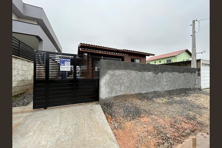 Fachada de casa para alugar com 2 quartos, 70m² em Carianos, Florianópolis