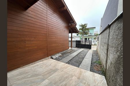 Garagem de casa para alugar com 2 quartos, 70m² em Carianos, Florianópolis