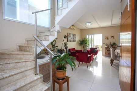 Casa à venda com 233m², 3 quartos e 4 vagas