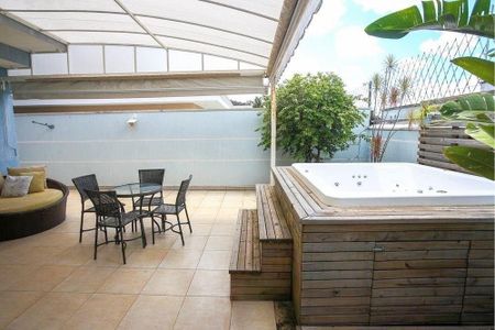 Casa à venda com 233m², 3 quartos e 4 vagas