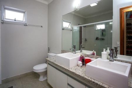 Casa à venda com 233m², 3 quartos e 4 vagas