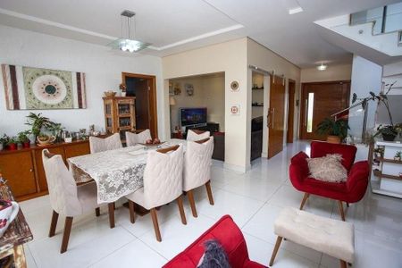 Casa à venda com 233m², 3 quartos e 4 vagas