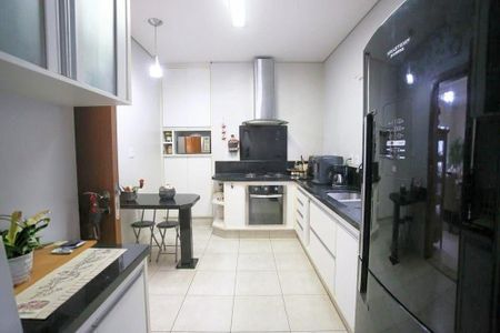 Casa à venda com 3 quartos, 233m² em Jardim Alto da Colina, Valinhos