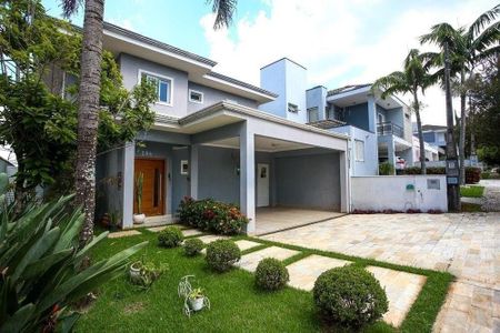 Casa à venda com 233m², 3 quartos e 4 vagas