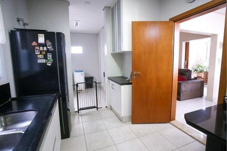 Casa à venda com 233m², 3 quartos e 4 vagas