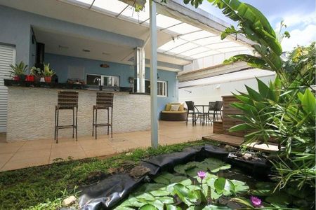 Casa à venda com 233m², 3 quartos e 4 vagas