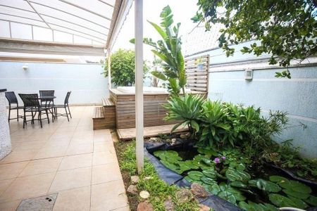 Casa à venda com 233m², 3 quartos e 4 vagas