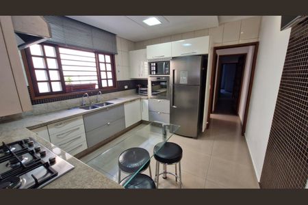 Casa à venda com 3 quartos, 244m² em Vila Augusta, Guarulhos