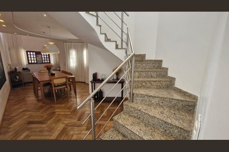 Casa à venda com 3 quartos, 244m² em Vila Augusta, Guarulhos