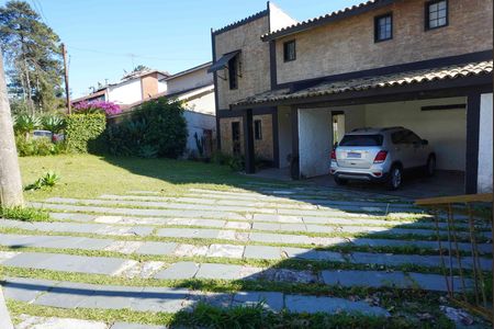 Casa de condomínio à venda com 500m², 3 quartos e 4 vagas Casa de condomínio à venda com 500m², 3 quartos e 4 vagasFachada
