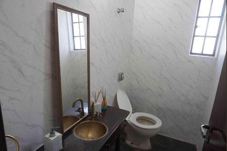 Casa de condomínio à venda com 500m², 3 quartos e 4 vagasLavabo