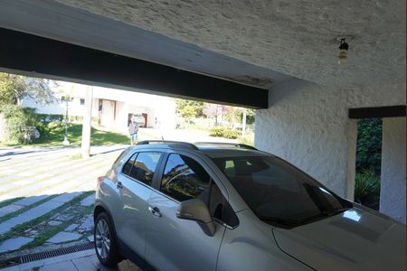 Garagem de casa de condomínio à venda com 3 quartos, 500m² em Morada dos Pássaros, Barueri