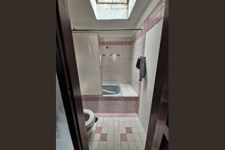 Casa de condomínio à venda com 500m², 3 quartos e 4 vagas Casa de condomínio à venda com 500m², 3 quartos e 4 vagasBanheiro da Suite 2