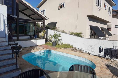 Casa de condomínio à venda com 500m², 3 quartos e 4 vagasPiscina