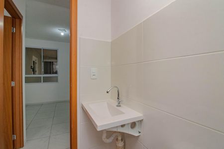 Banheiro de apartamento para alugar com 2 quartos, 35m² em Parque Santa Fé, Porto Alegre