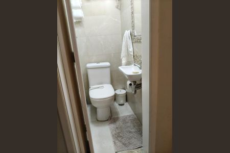 Banheiro de apartamento para alugar com 3 quartos, 62m² em Vila Mangalot, São Paulo