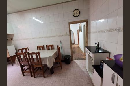 Casa à venda com 233m², 4 quartos e 3 vagas