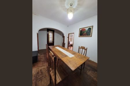 Casa à venda com 233m², 4 quartos e 3 vagas