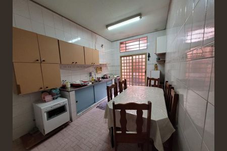 Casa à venda com 233m², 4 quartos e 3 vagas