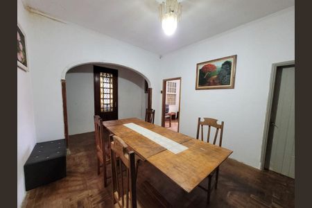Casa à venda com 233m², 4 quartos e 3 vagas