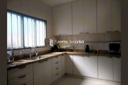 Casa à venda com 217m², 3 quartos e 5 vagas