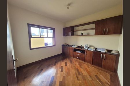 Casa à venda com 243m², 4 quartos e 5 vagas