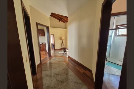 Casa à venda com 243m², 4 quartos e 5 vagas