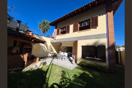 Casa à venda com 243m², 4 quartos e 5 vagas