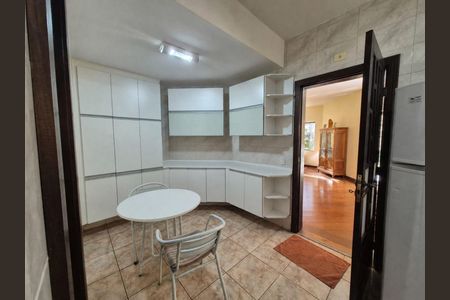 Casa à venda com 243m², 4 quartos e 5 vagas