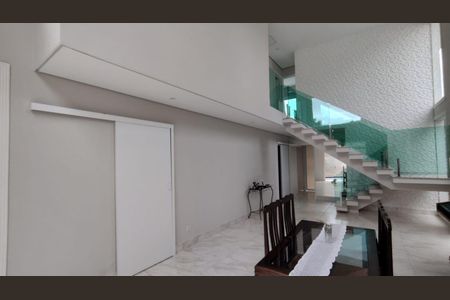 Casa à venda com 3 quartos, 210m² em Suru, Barueri
