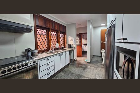 Casa à venda com 412m², 3 quartos e 8 vagas