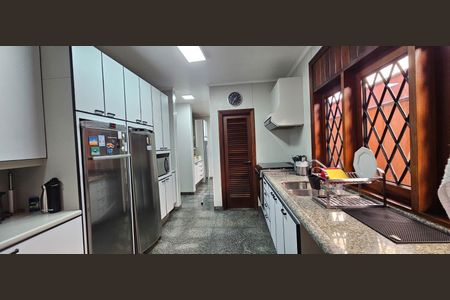Casa à venda com 412m², 3 quartos e 8 vagas