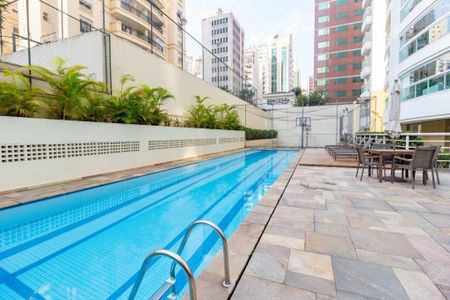 Apartamento para alugar com 3 quartos, 138m² em Paraíso, São Paulo