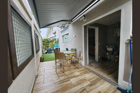Casa de condomínio à venda com 138m², 3 quartos e 2 vagas