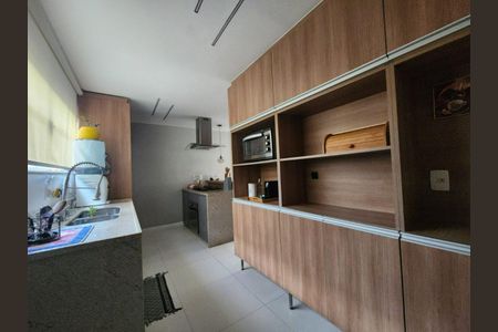 Casa de condomínio à venda com 138m², 3 quartos e 2 vagas