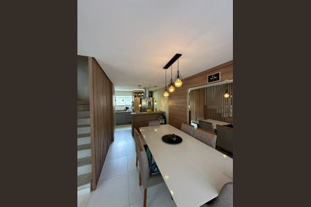 Casa de condomínio à venda com 138m², 3 quartos e 2 vagas
