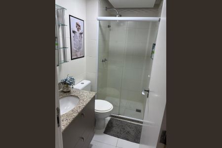 Apartamento à venda com 80m², 2 quartos e 1 vaga Apartamento à venda com 80m², 2 quartos e 1 vagaBanheiro