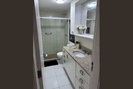 Apartamento à venda com 80m², 2 quartos e 1 vaga Apartamento à venda com 80m², 2 quartos e 1 vagaBanheiro